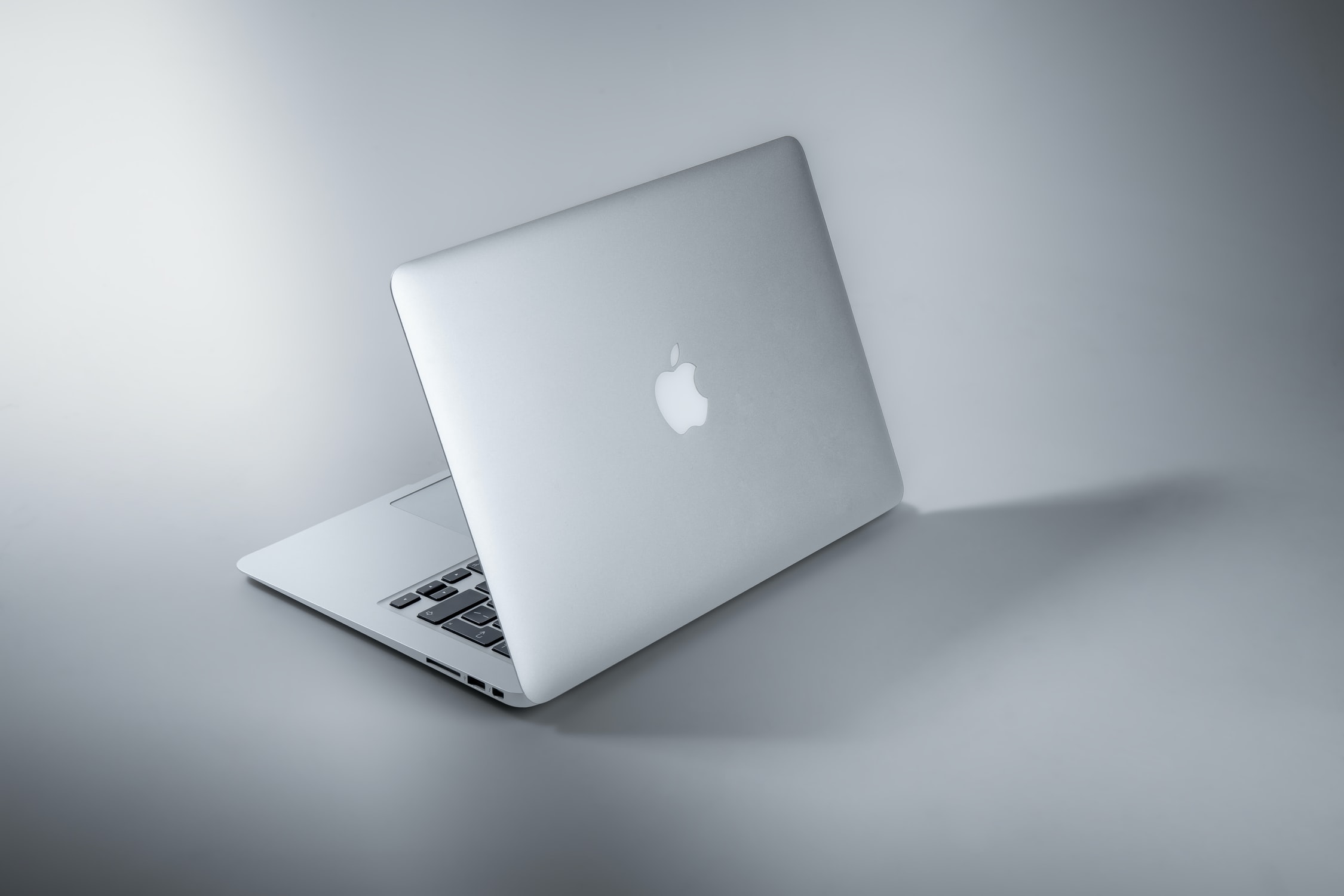 嗨翻天 赫綵8週年瘋狂送Apple全餐：抽獎資格名單通知